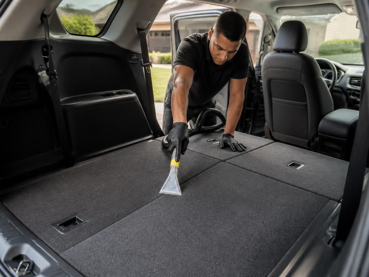 SUV familial — moquettes et coffre shampouinés